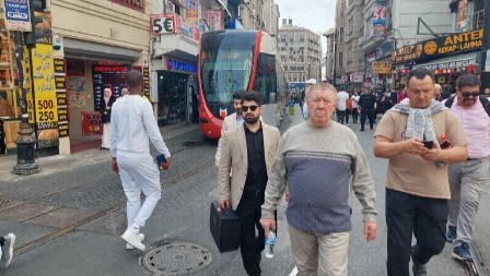Sirkeci'de tramvay raydan çıktı: Seferler aksadı